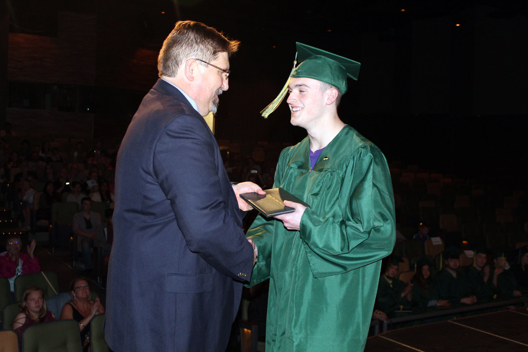 060419-ctzn-news-dsl-grad024.jpg